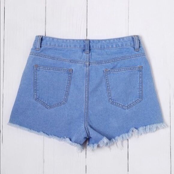 Bleach Wash Asymmetric Hem Frayed Denim Shorts - Picture 3 of 5